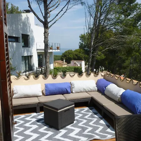 The House In Has 3 Bedrooms * Pals