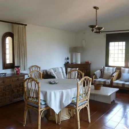 The House In Has 3 Bedrooms * Pals