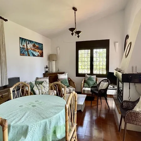 The House In Has 3 Bedrooms Holiday home *