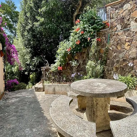 The House In Has 3 Bedrooms Holiday home *